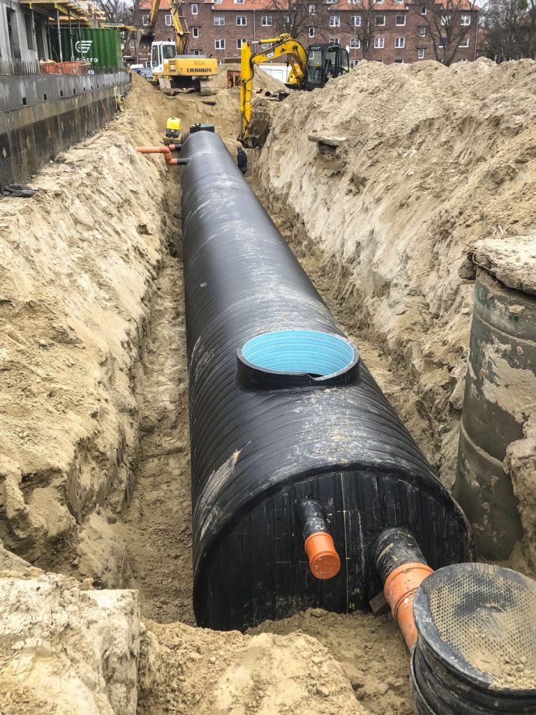 Kładzenie rur pod ziemią Instbud