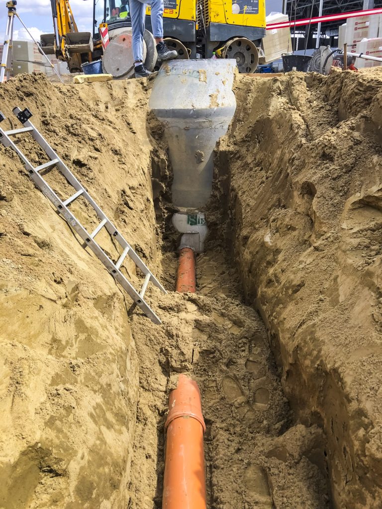 Prace ziemne instalacji przeciwdeszczowej Instbud