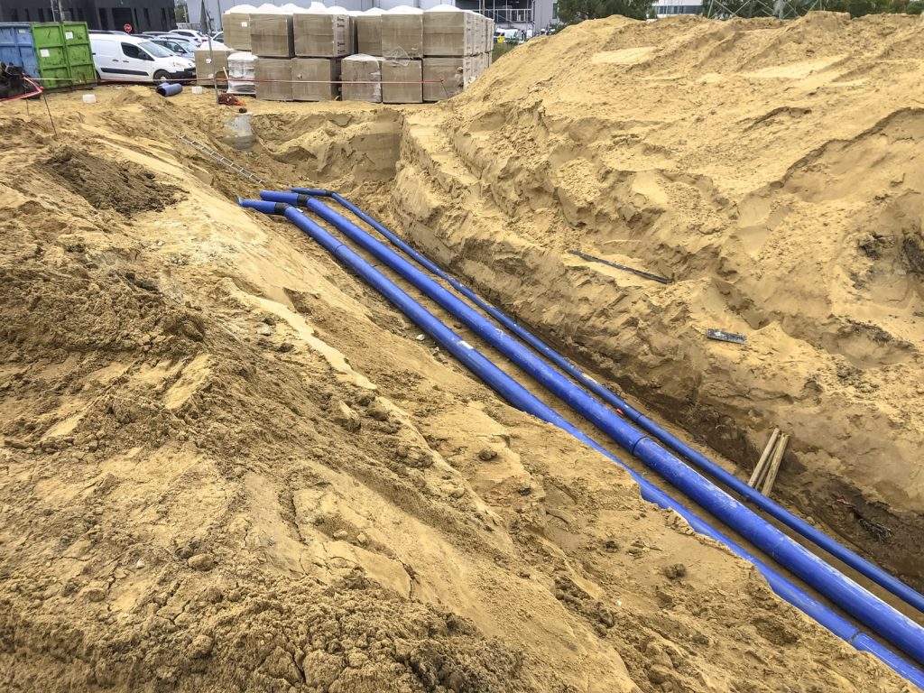 Kładzenie rur pod ziemią Instbud